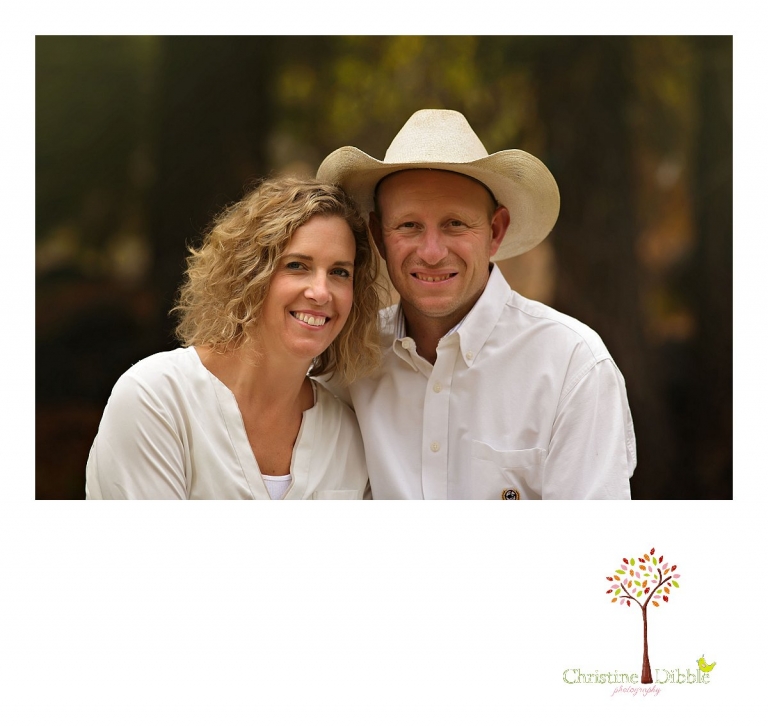 The owners of Aspen Meadows Pack Station pose for family photos taken by Sonora photographer Christine Dibble Photography.