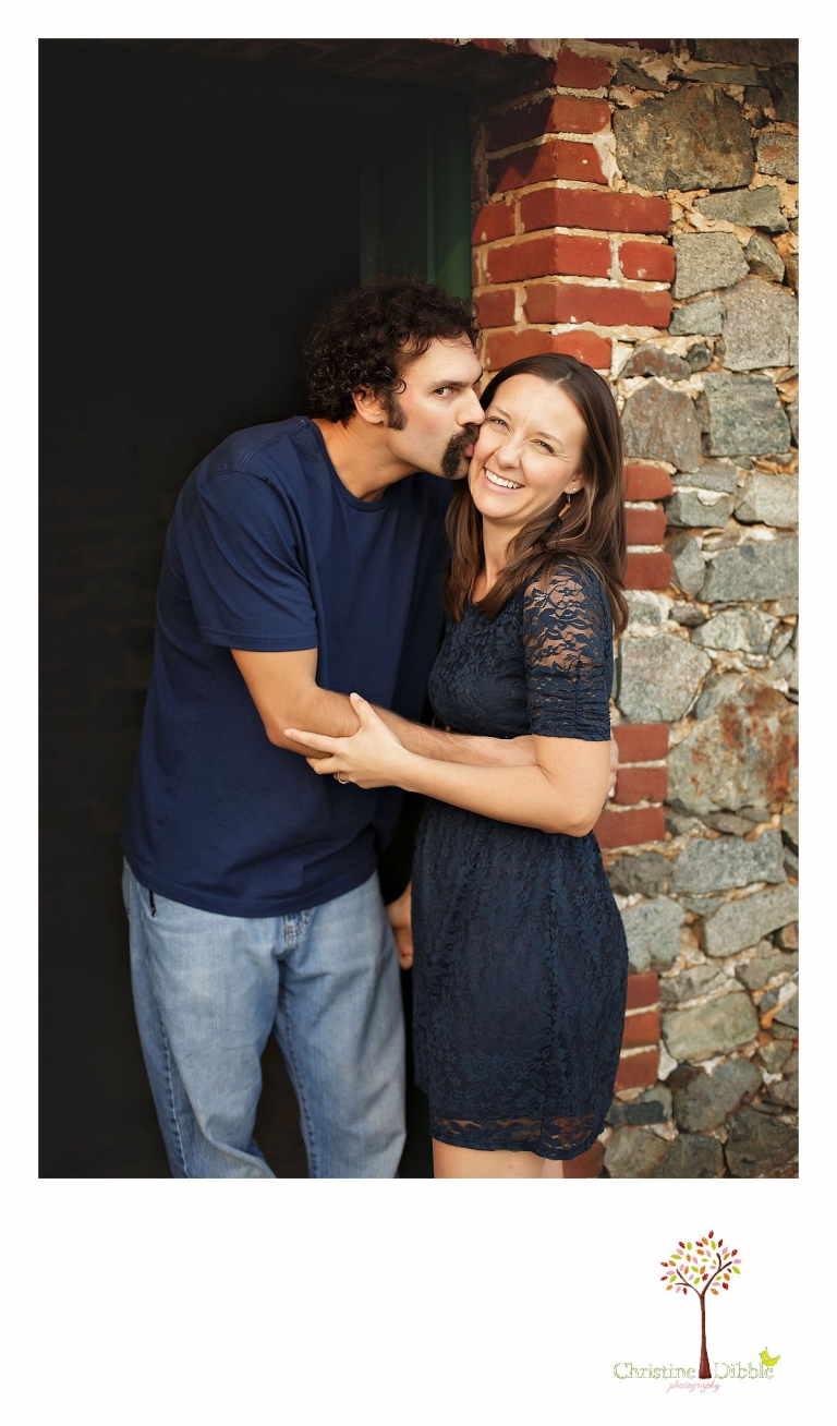 Sonora photography by Christine Dibble Photography captures photos of a mom and dad kissing during mini sessions at Empire Mine State Park in Grass Valley.