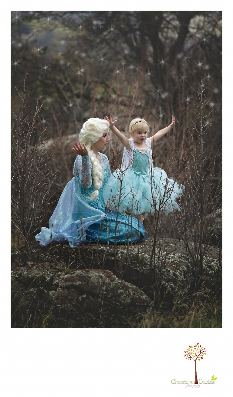 Sonora Elsa photographer Christine Dibble Photography photographs the beautiful princess Elsa and a little girl as they learn to throw ice while talking.