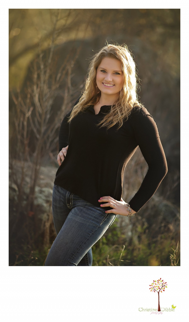 Sonora and Summerville High School senior portrait photographer Christine Dibble Photography takes outdoor photos of a beautiful senior girl in a black shirt and Miss Me jeans.