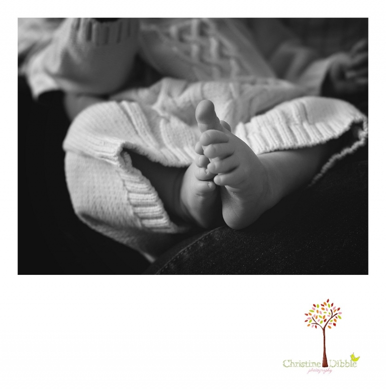 Sonora newborn photographer Christine Dibble Photography takes photos of a baby boy's tiny feet and toes.