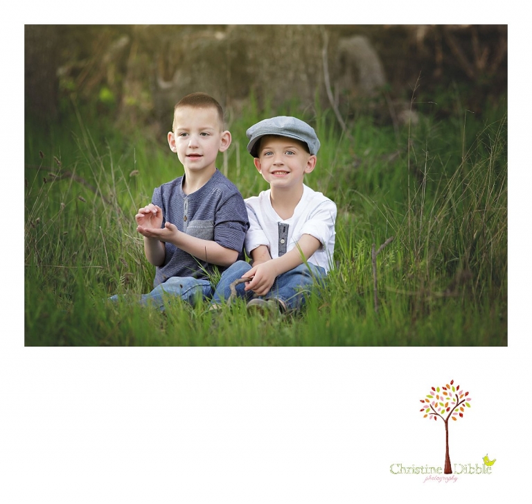 Sonora family photographer Christine Dibble Photography takes outdoor family photos at Indigeny Reserve of two brothers sitting in tall grass.