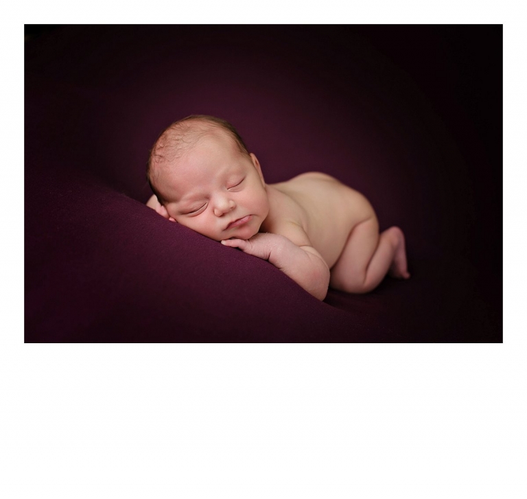 Sonora newborn photographer Christine Dibble Photography takes newborn portraits of babies posed naked on blankets.