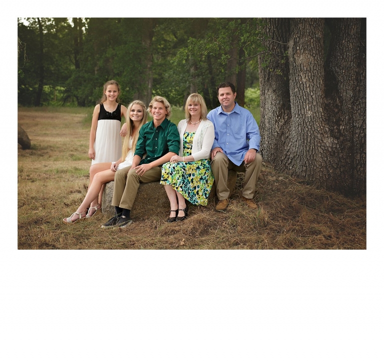 Sonora family photographer Christine Dibble Photography photographs a family at Indigeny Reserve as they sit on rocks.