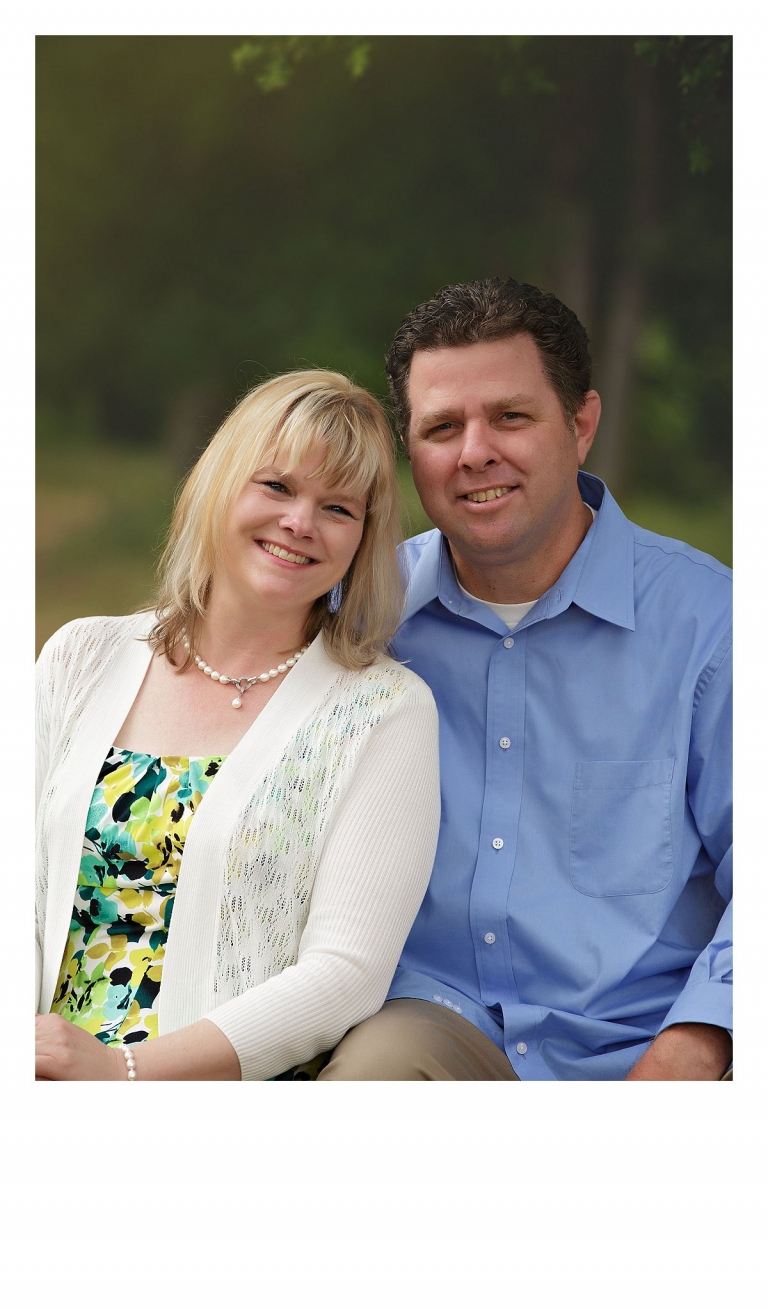 Sonora family photographer Christine Dibble Photography photographs a family at Indigeny Reserve including a couple of mom and dad alone.