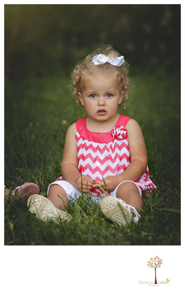 Twain Harte Tree Farm and Sonora child photographer Christine Dibble Photography takes photos of three visiting cousins and close up shots of a curly-haired girl.