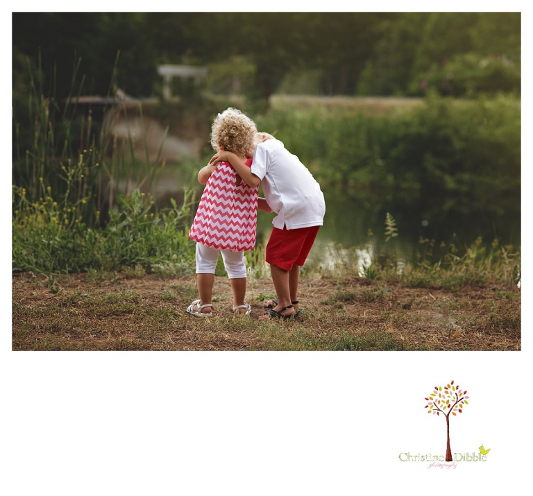 Twain Harte Tree Farm and Sonora child photographer Christine Dibble Photography takes photos of three visiting cousins and a young brother and sister together.