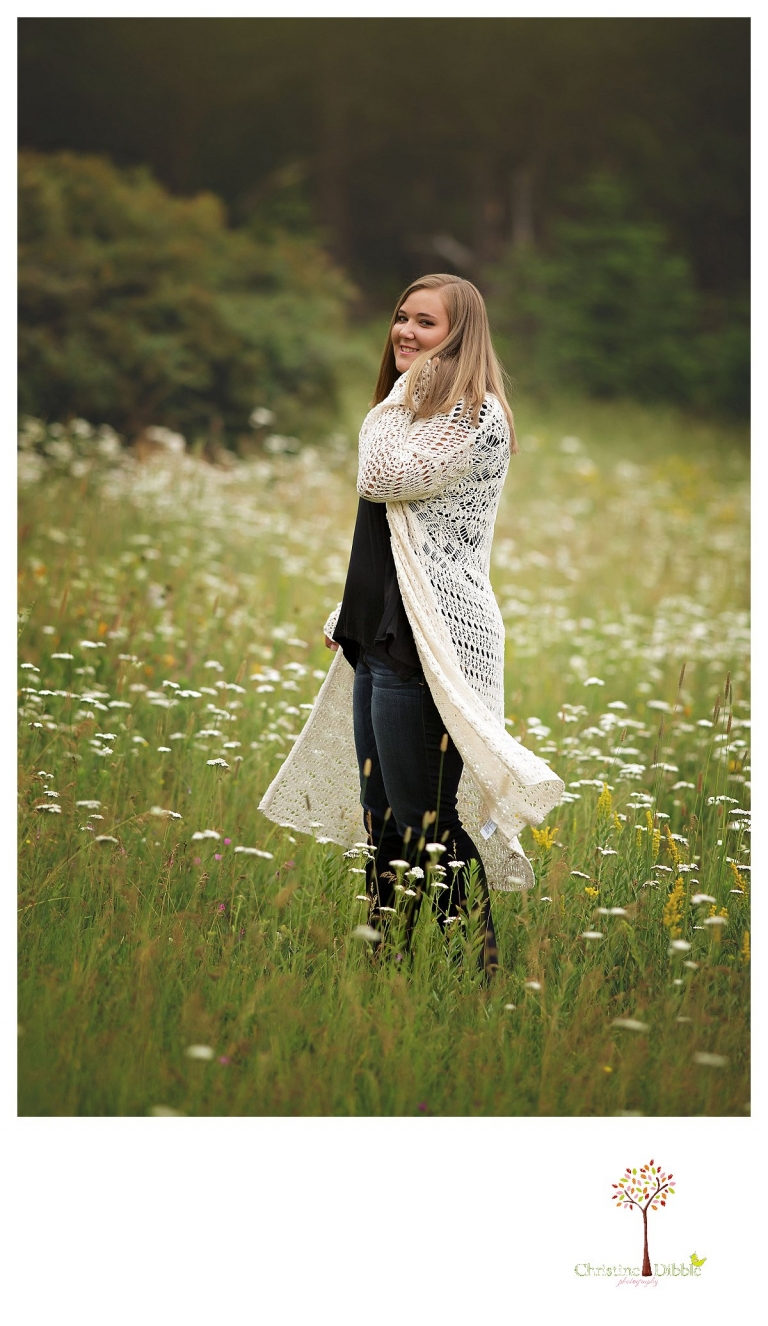 Sonora and Summerville senior portrait photographer Christine Dibble Photography takes outdoor senior portraits of a girl among wildflowers.