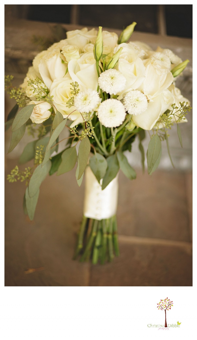 Wedding photography in Sonora by Christine Dibble Photography photographs a beautiful bridal bouquet from Mountain Laurel Florist.
