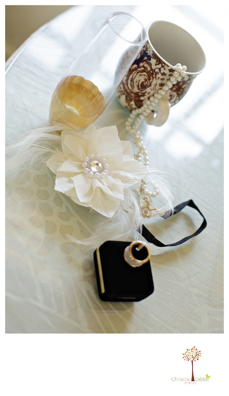 Sonora wedding photographer Christine Dibble Photographer captures a Venticello wedding in Murphys including twenties inspired details.