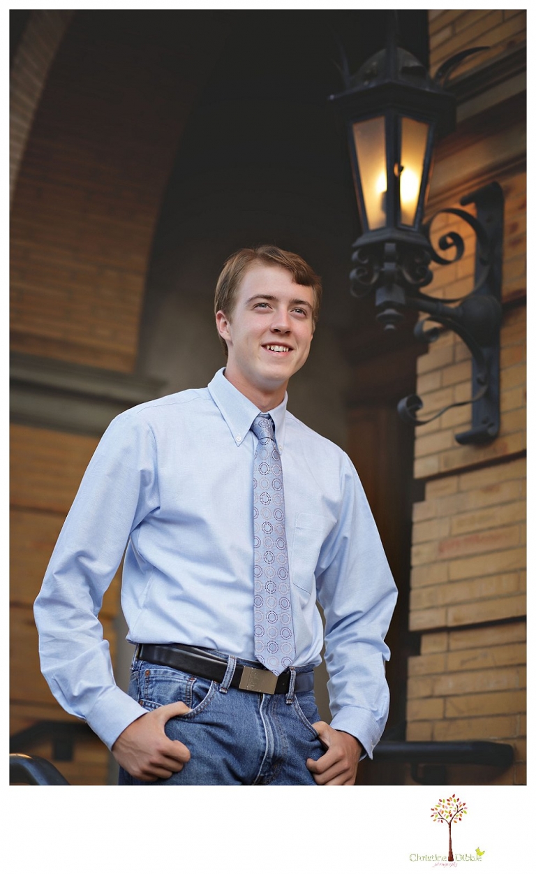 Summerville High senior portrait photographer Christine Dibble Photography takes outdoor senior portraits outside on the steps of the historic Sonora courthouse made famous by Ellie Nessler.