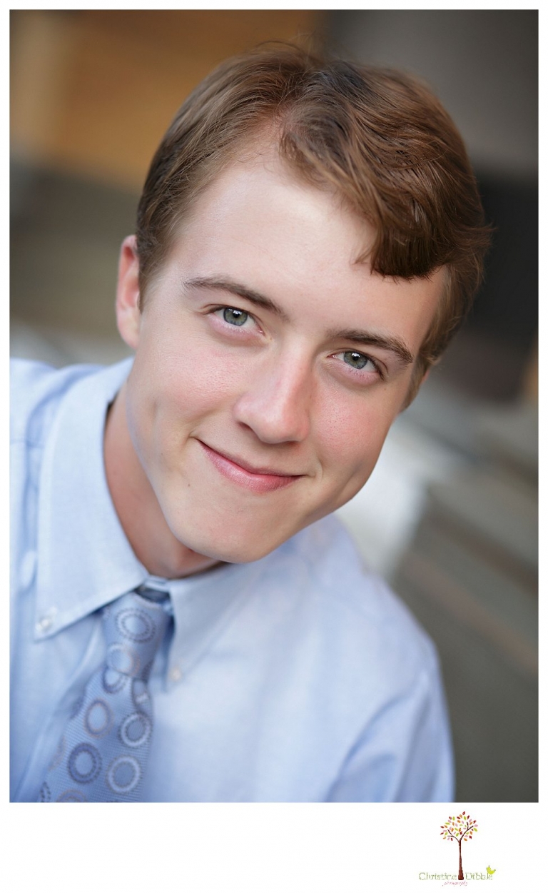 Summerville High senior portrait photographer Christine Dibble Photography takes outdoor senior portraits outside on the steps of the historic Sonora courthouse of a handsome senior boy.