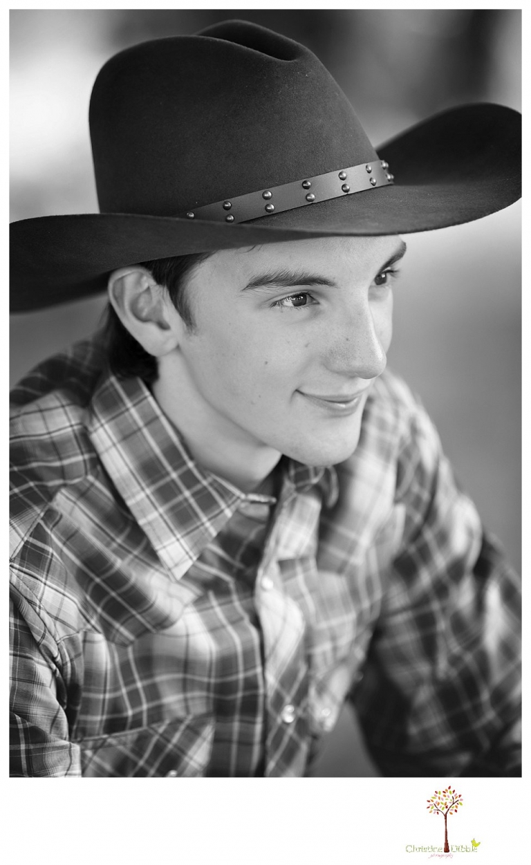 Summerville High and Sonora senior portrait photographer Christine Dibble Photography takes outdoor senior portraits of a cowboy in his dress hat.