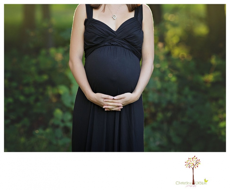 Sonora maternity photographer Christine Dibble Photography takes baby bump belly photos in an Indigeny Reserve maternity portrait session.