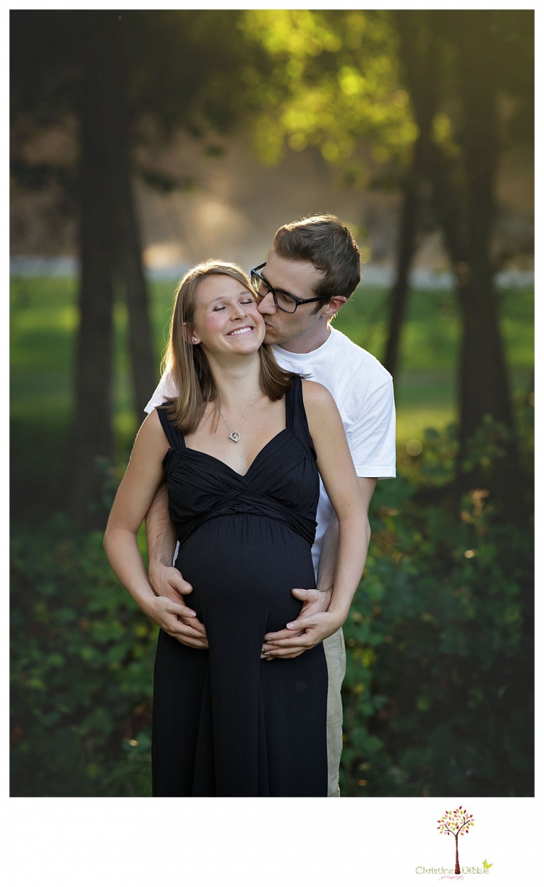 Sonora maternity photographer Christine Dibble Photography takes baby bump belly photos in an Indigeny Reserve maternity portrait session.