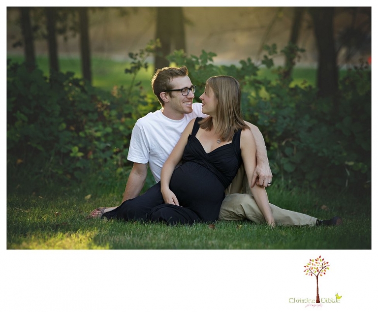 Sonora maternity photographer Christine Dibble Photography takes baby bump belly photos in an Indigeny Reserve maternity portrait session.