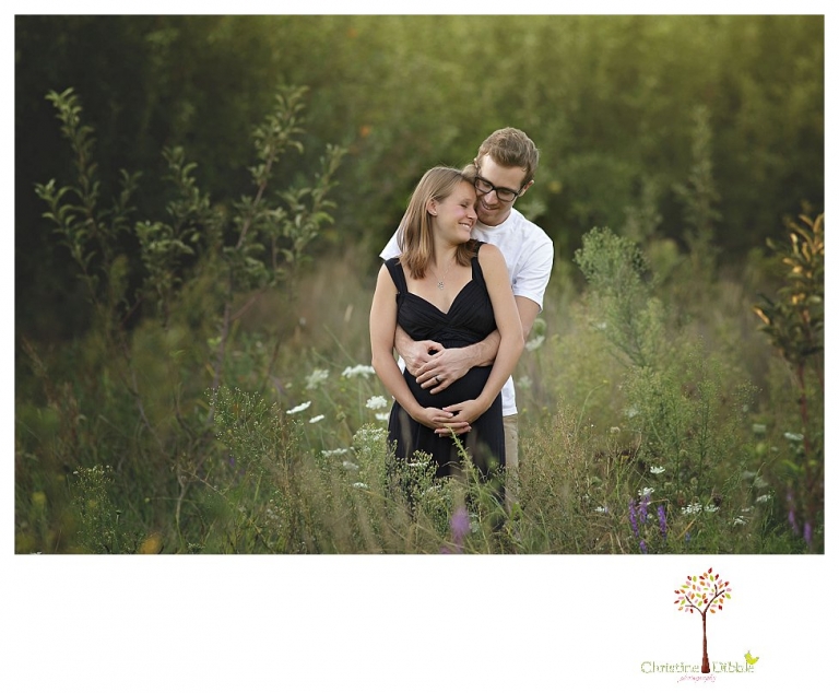 Sonora maternity photographer Christine Dibble Photography takes baby bump belly photos in an Indigeny Reserve maternity portrait session.