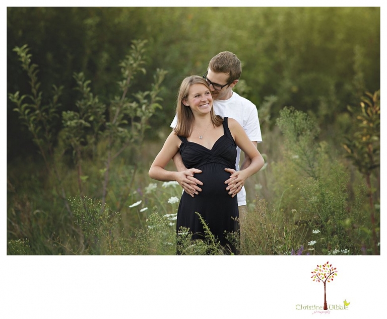 Sonora maternity photographer Christine Dibble Photography takes baby bump belly photos in an Indigeny Reserve maternity portrait session.