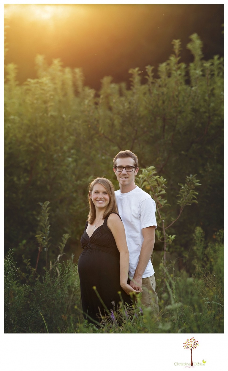 Sonora maternity photographer Christine Dibble Photography takes baby bump belly photos in an Indigeny Reserve maternity portrait session.