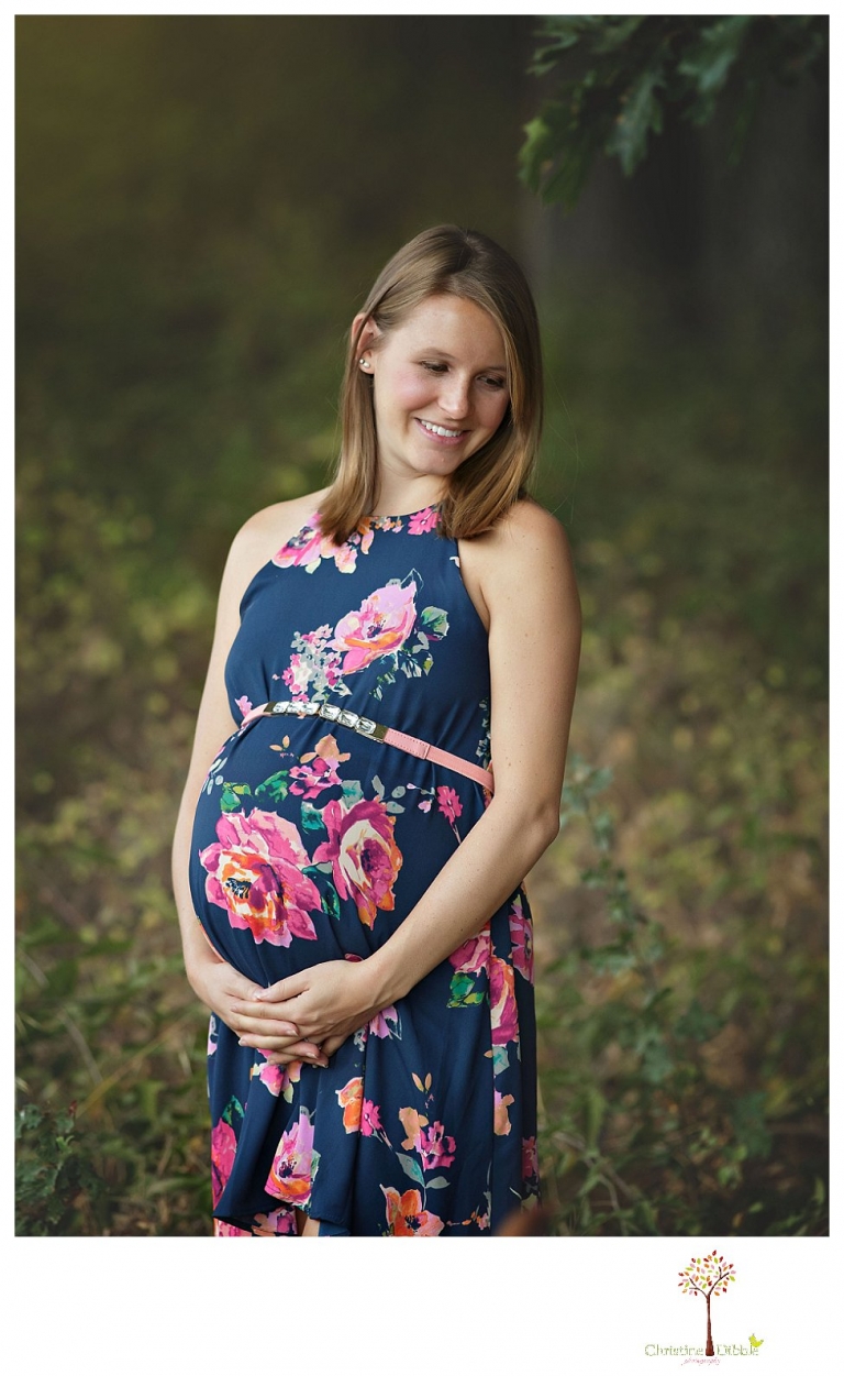 Sonora maternity photographer Christine Dibble Photography takes baby bump belly photos in an Indigeny Reserve maternity portrait session.