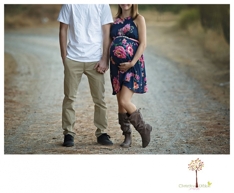 Sonora maternity photographer Christine Dibble Photography takes baby bump belly photos in an Indigeny Reserve maternity portrait session.