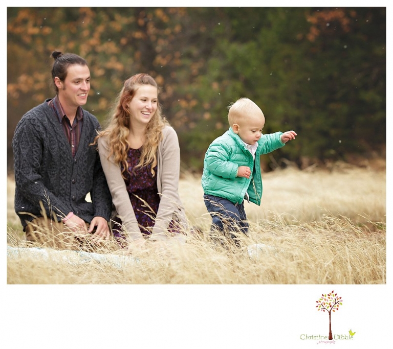 Sonora Family Photographer Christine Dibble Photography takes family portraits of an extended family on Thanksgiving weekend in a field in Twain Harte in snow flurries.