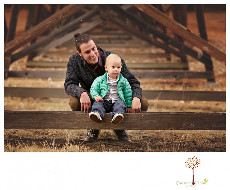Sonora Family Photographer Christine Dibble Photography takes family portraits of an extended family on Thanksgiving weekend in a field in Twain Harte in snow flurries.