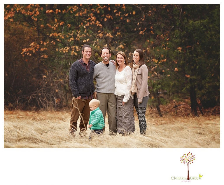 Sonora Family Photographer Christine Dibble Photography takes family portraits of an extended family on Thanksgiving weekend in a field in Twain Harte in snow flurries.