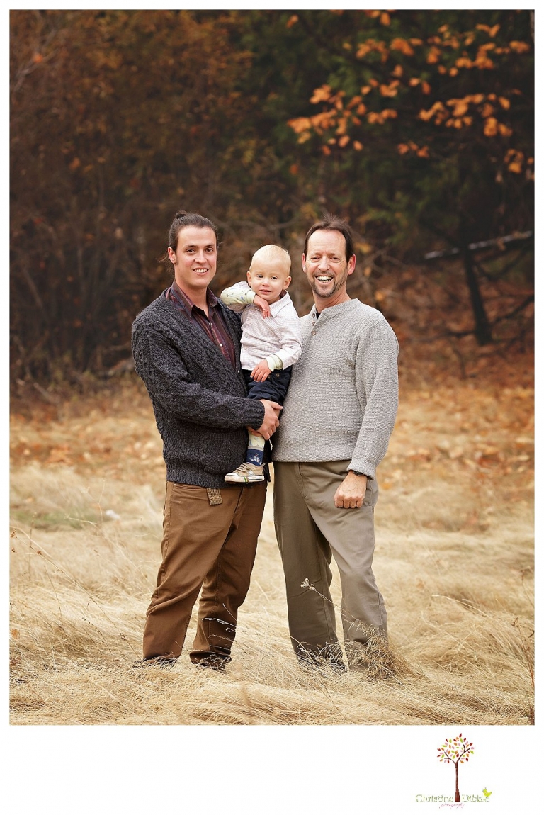 Sonora Family Photographer Christine Dibble Photography takes family portraits of an extended family on Thanksgiving weekend in a field in Twain Harte in snow flurries.