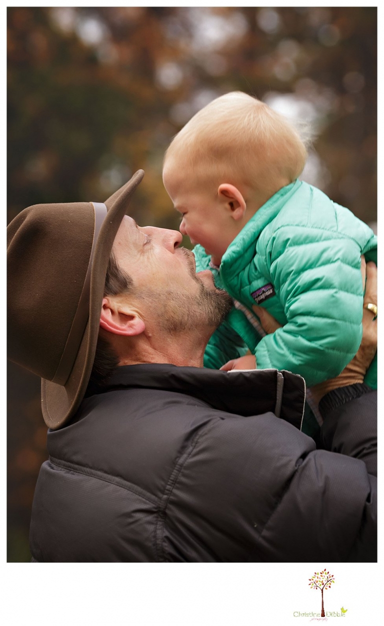 Sonora Family Photographer Christine Dibble Photography takes family portraits of an extended family on Thanksgiving weekend in a field in Twain Harte in snow flurries.