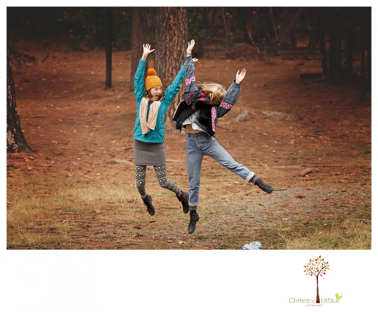 Sonora Family Photographer Christine Dibble Photography takes family portraits of an extended family on Thanksgiving weekend in a field in Twain Harte in snow flurries.