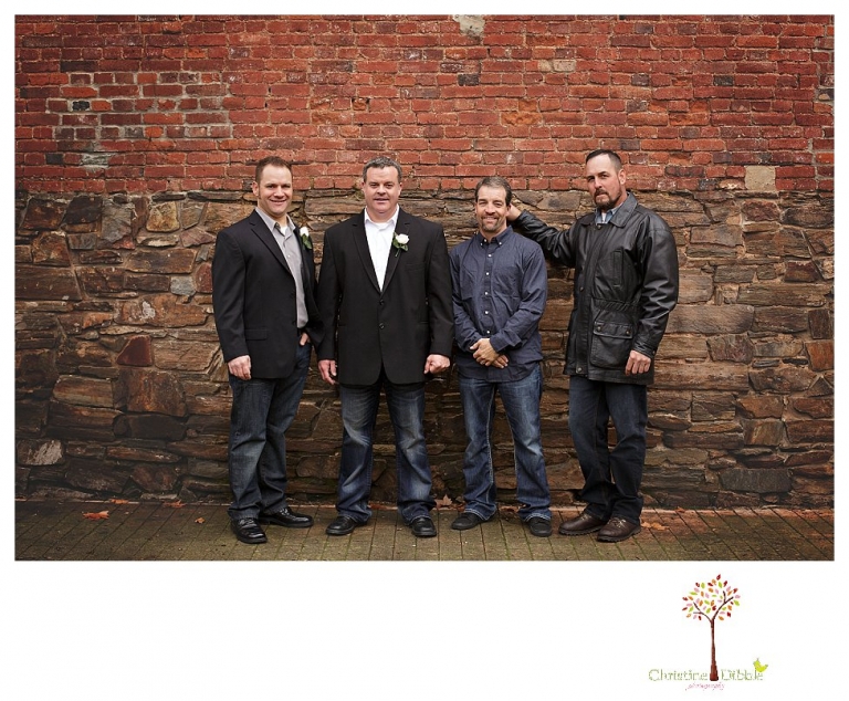 Sonora Wedding Photographer Christine Dibble Photography takes wedding portraits at an outdoor winter rainy wedding at the Tuolumne County Museum courtyard and Emberz restaurant.