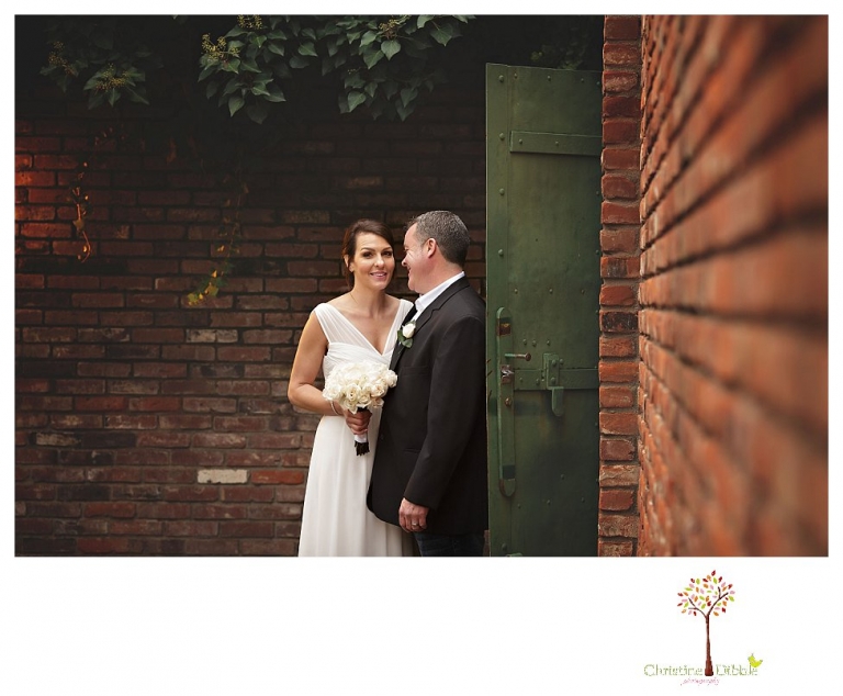 Sonora Wedding Photographer Christine Dibble Photography takes wedding portraits at an outdoor winter rainy wedding at the Tuolumne County Museum courtyard and Emberz restaurant.