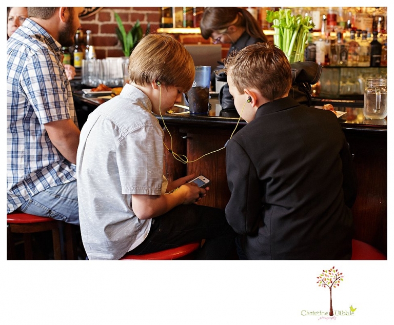 Sonora Wedding Photographer Christine Dibble Photography takes wedding portraits at an outdoor winter rainy wedding at the Tuolumne County Museum courtyard and Emberz restaurant.