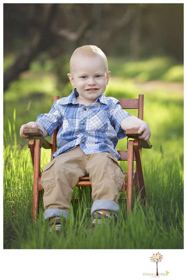 Sonora Child Photographer Christine Dibble Photography takes outdoor spring portraits of two young siblings at Indigeny Reserve while they play and explore.