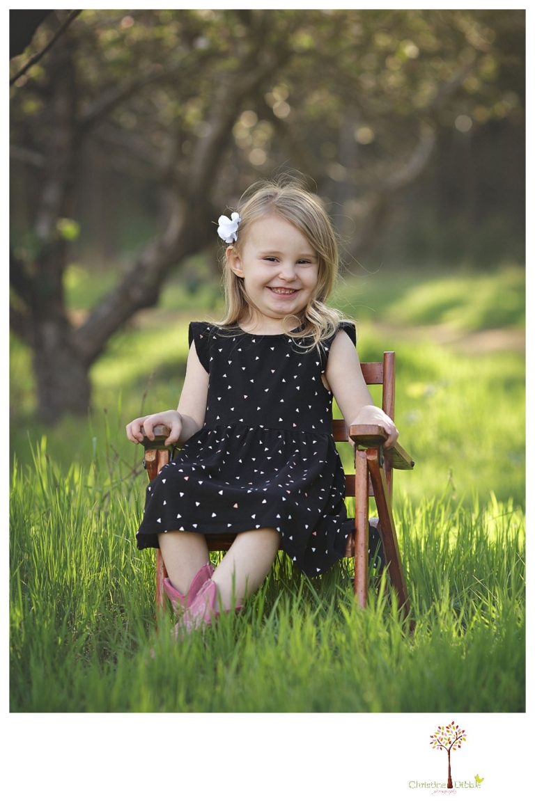 Sonora Child Photographer Christine Dibble Photography takes outdoor spring portraits of two young siblings at Indigeny Reserve while they play and explore.