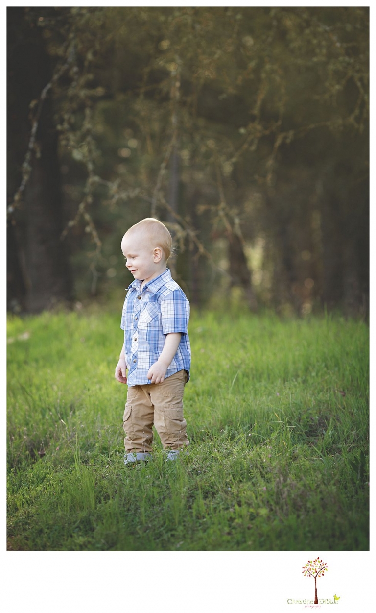 Sonora Child Photographer Christine Dibble Photography takes outdoor spring portraits of two young siblings at Indigeny Reserve while they play and explore.