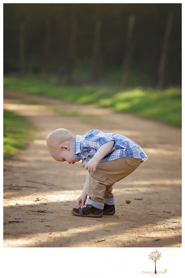 Sonora Child Photographer Christine Dibble Photography takes outdoor spring portraits of two young siblings at Indigeny Reserve while they play and explore.
