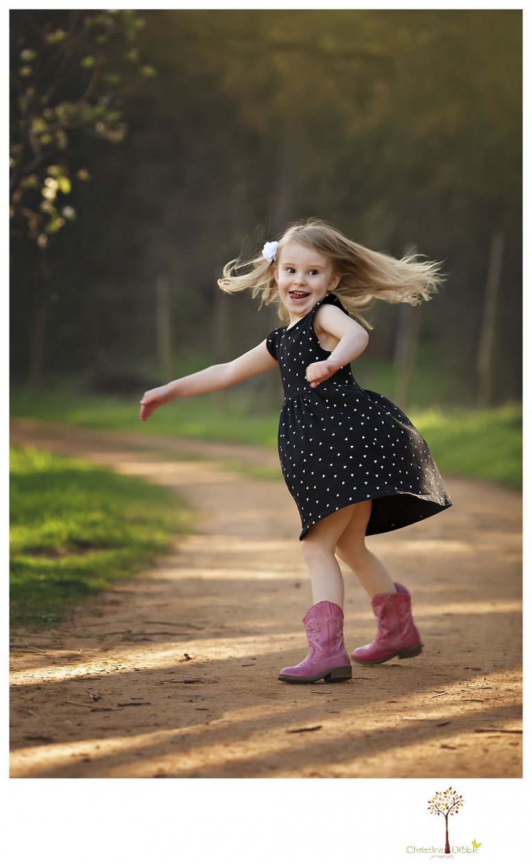 Sonora Child Photographer Christine Dibble Photography takes outdoor spring portraits of two young siblings at Indigeny Reserve while they play and explore.