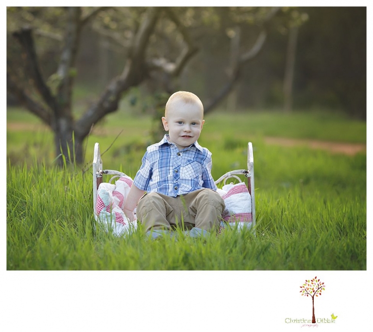 Sonora Child Photographer Christine Dibble Photography takes outdoor spring portraits of two young siblings at Indigeny Reserve while they play and explore.