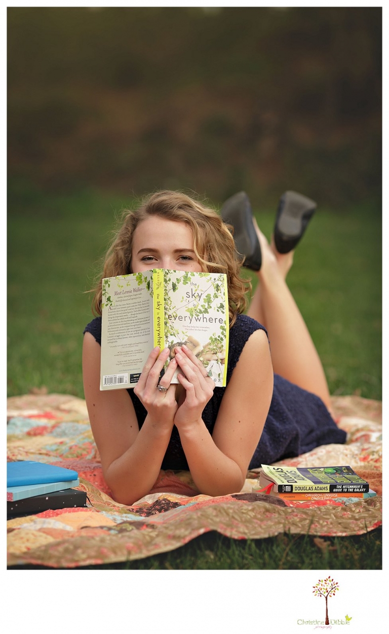 Sonora Senior Portrait photographer Christine Dibble Photography takes outdoor spring senior portraits at Indigeny Reserve of a girl in natural settings and with favorite books.