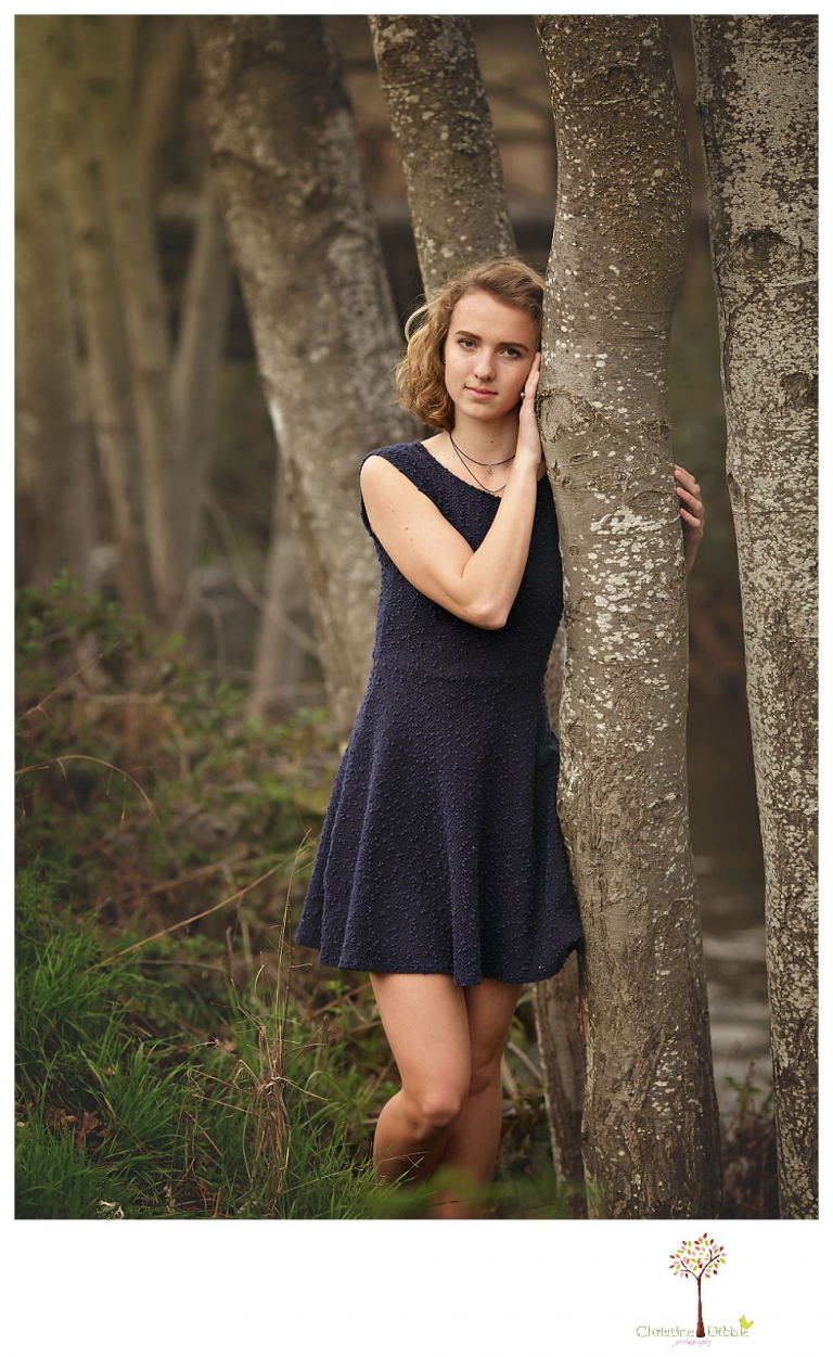 Sonora Senior Portrait photographer Christine Dibble Photography takes outdoor spring senior portraits at Indigeny Reserve of a girl in natural settings and with favorite books.