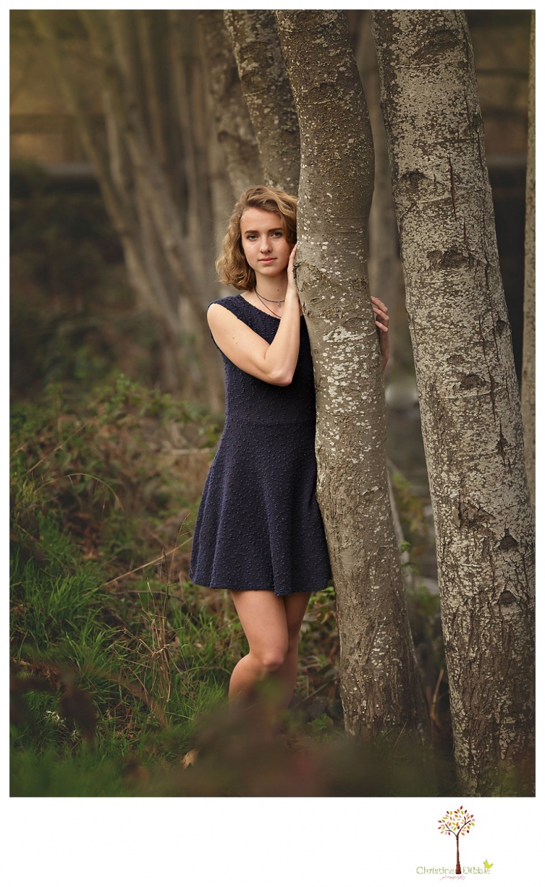Sonora Senior Portrait photographer Christine Dibble Photography takes outdoor spring senior portraits at Indigeny Reserve of a girl in natural settings and with favorite books.