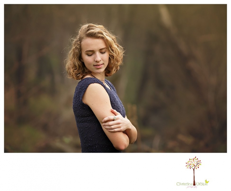 Sonora Senior Portrait photographer Christine Dibble Photography takes outdoor spring senior portraits at Indigeny Reserve of a girl in natural settings and with favorite books.