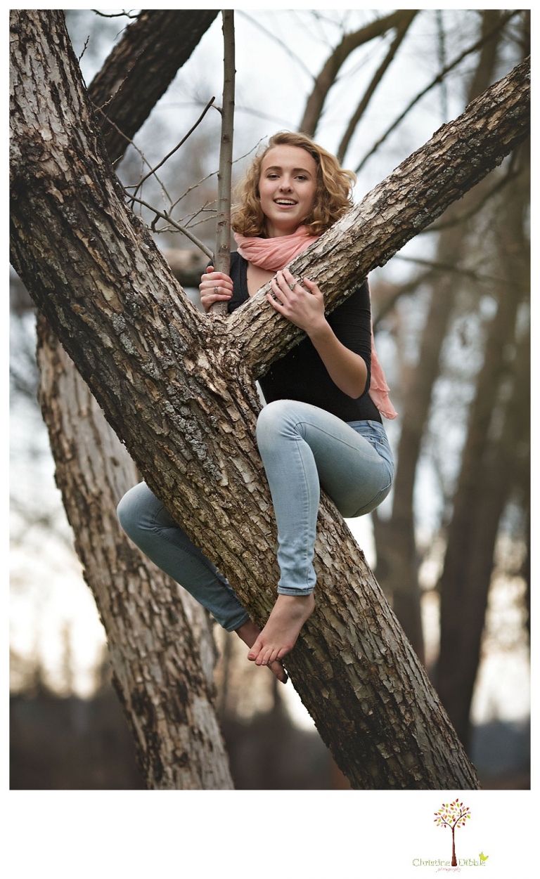 Sonora Senior Portrait photographer Christine Dibble Photography takes outdoor spring senior portraits at Indigeny Reserve of a girl in natural settings and with favorite books.