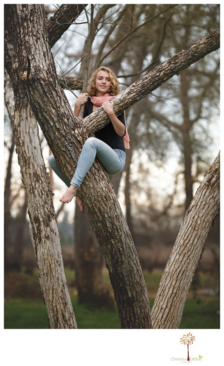 Sonora Senior Portrait photographer Christine Dibble Photography takes outdoor spring senior portraits at Indigeny Reserve of a girl in natural settings and with favorite books.