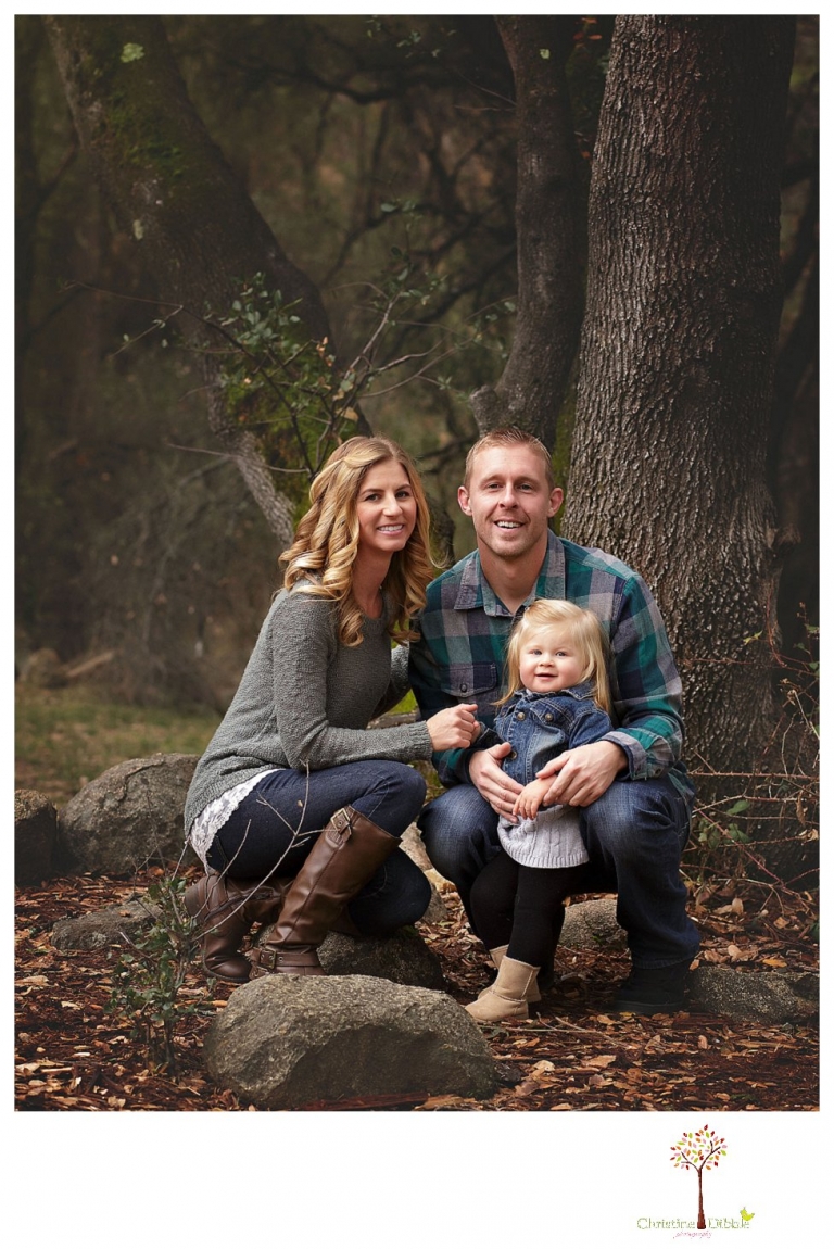 Sonora Family Photographer Christine Dibble Photography takes family portraits of an extended family as they gather to celebrate Christmas in Sonora near Indigeny Reserve.