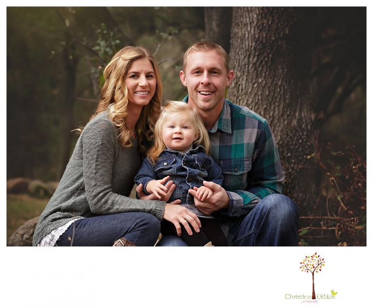 Sonora Family Photographer Christine Dibble Photography takes family portraits of an extended family as they gather to celebrate Christmas in Sonora near Indigeny Reserve.