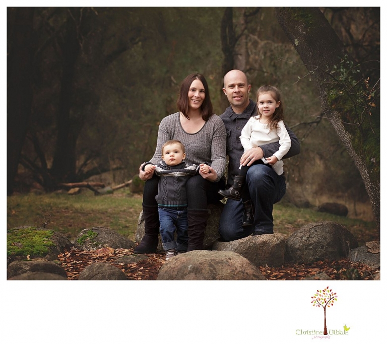 Sonora Family Photographer Christine Dibble Photography takes family portraits of an extended family as they gather to celebrate Christmas in Sonora near Indigeny Reserve.