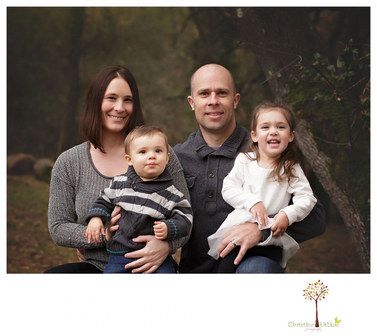 Sonora Family Photographer Christine Dibble Photography takes family portraits of an extended family as they gather to celebrate Christmas in Sonora near Indigeny Reserve.